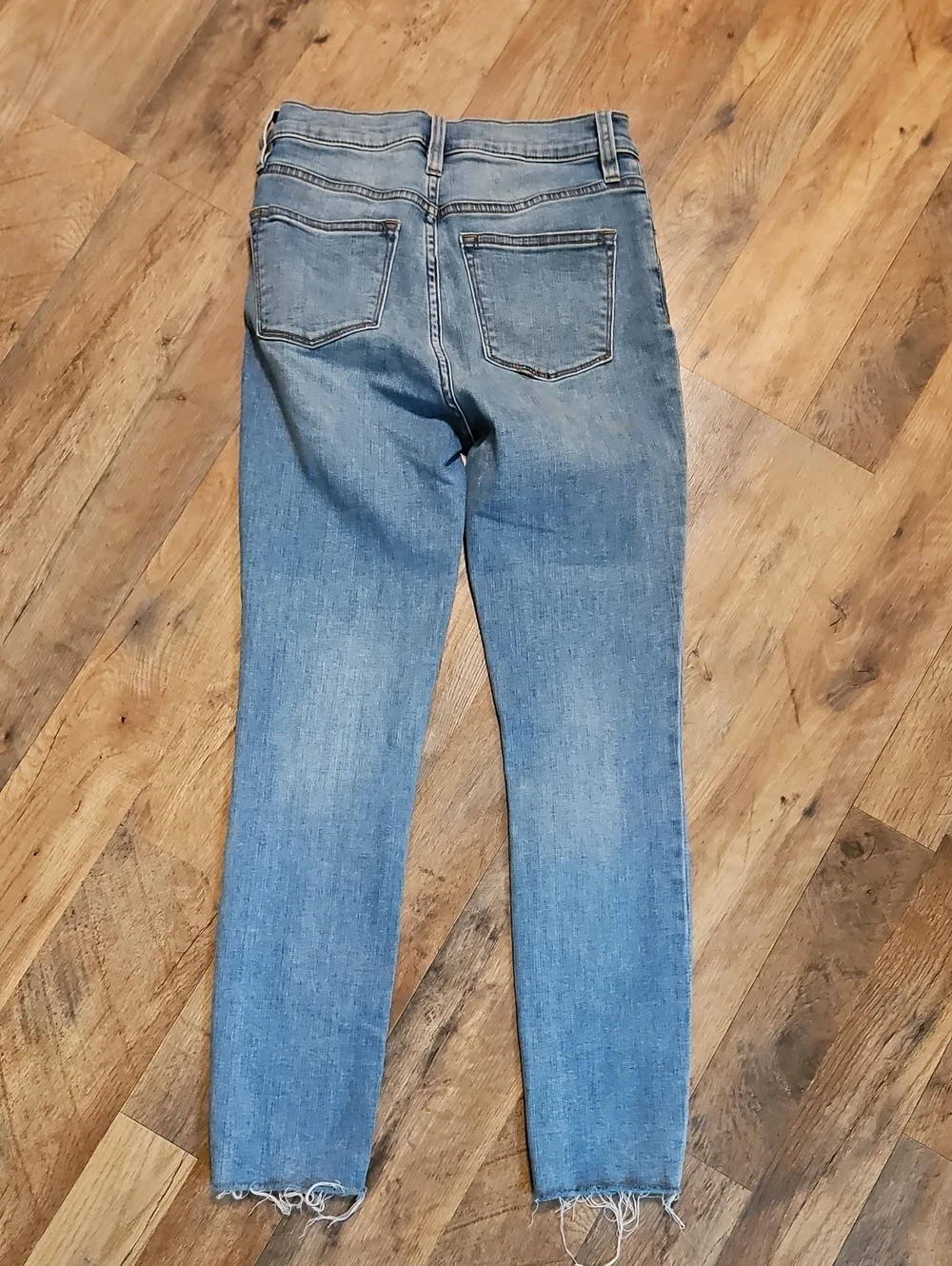👖J. Crew Mercantile High-Rise Skinny Jeans
